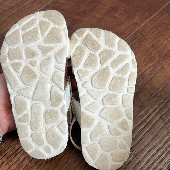 Toddler Flower Sandles with Rhinestones - Picture 4 of 4